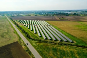 Saulės parkai suteikia galimybę gaminti pigesnę elektrą