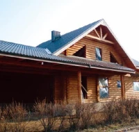 Tekintų rąstų namai