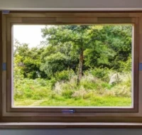 Kodėl medinius langus turėtų rinktis kiekvienas, besirūpinantis savo sveikata?