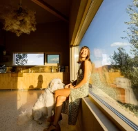 Natūrali šviesa namuose: kodėl ji svarbi savijautai ir ką verta žinoti planuojant būstą?