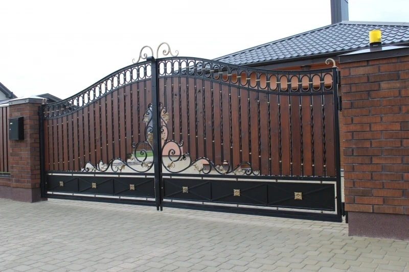 Metalinių tvorų, vartų ir balkono turėklų gamyba