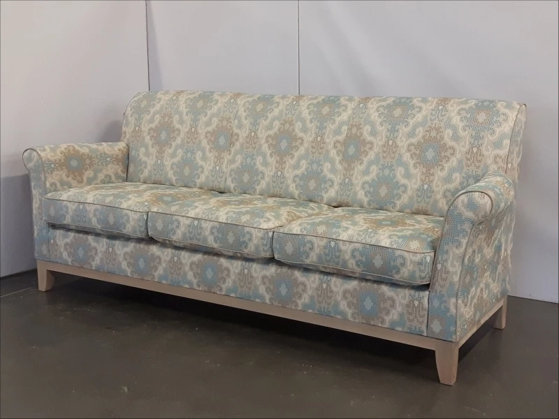 Klasikinio dizaino sofa