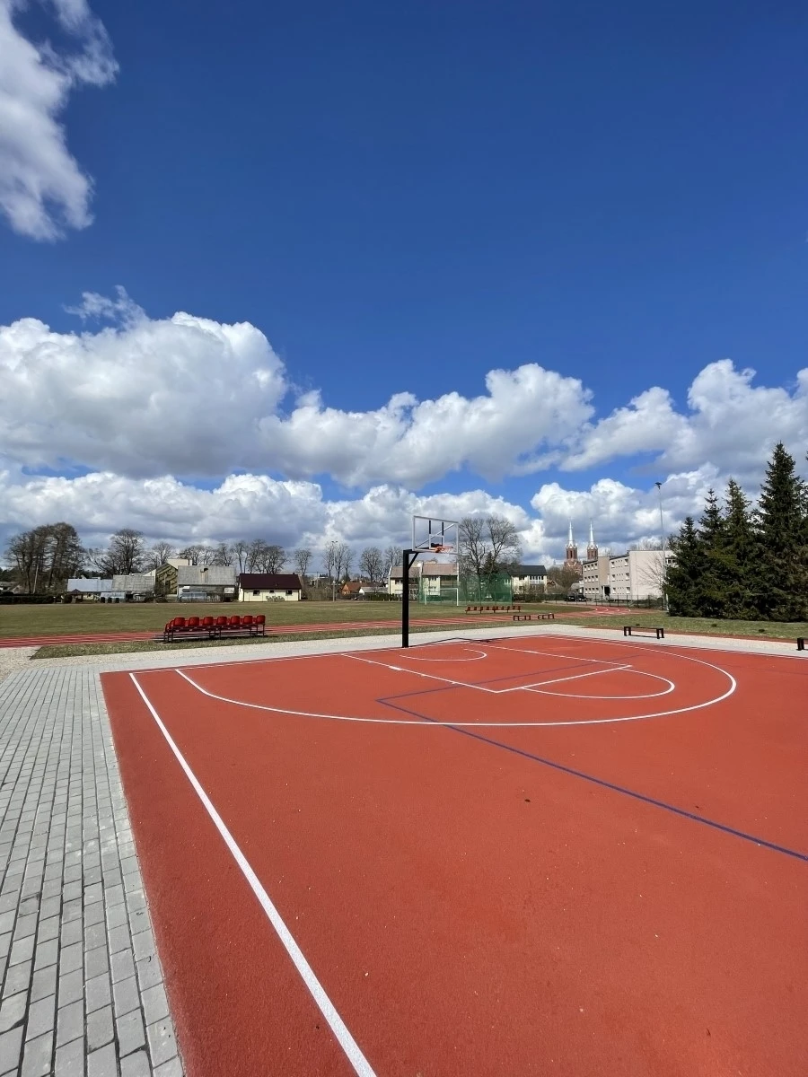 Sportinės ir vaikų žaidimų aikštelių guminės dangos