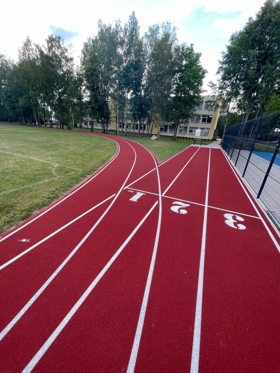 Sportinės ir vaikų žaidimų aikštelių guminės dangos