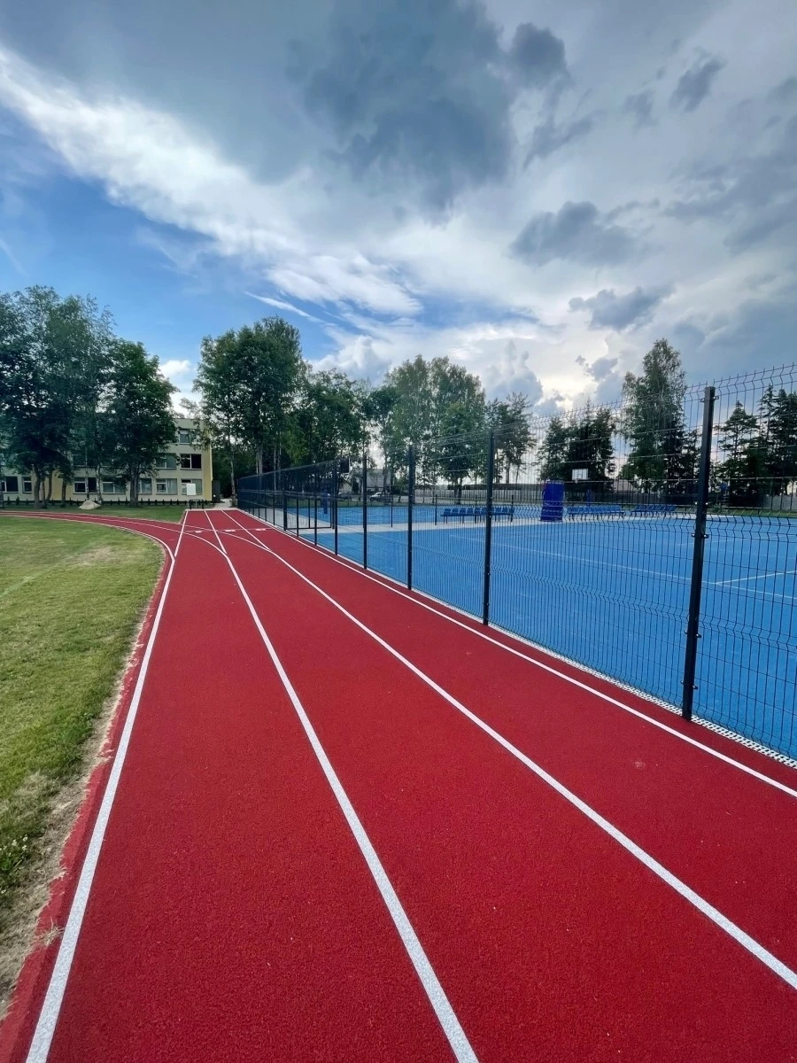 Sportinės ir vaikų žaidimų aikštelių guminės dangos