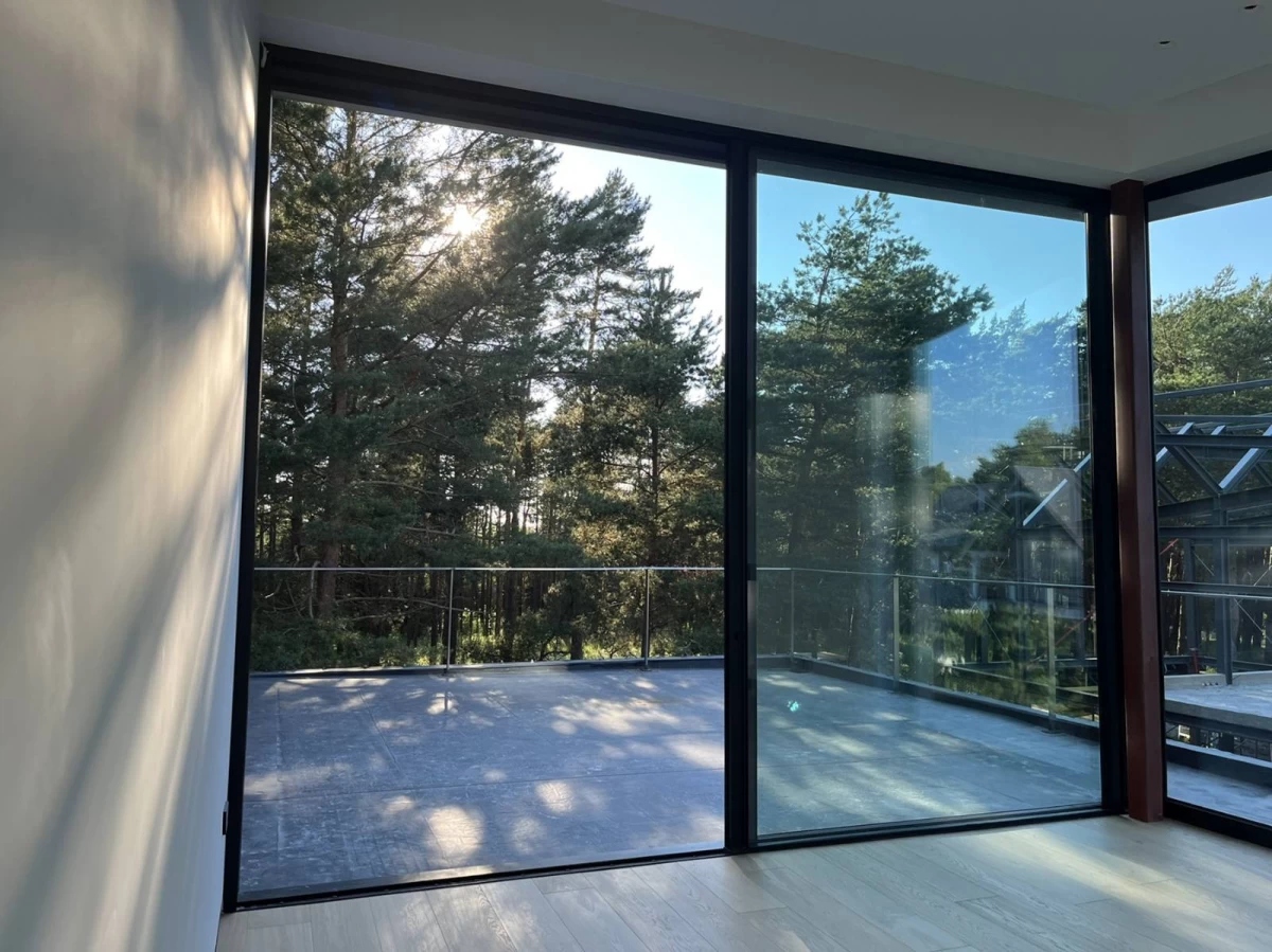 Individualios aliuminio konstrukcijos – langai, durys ir fasadai pagal projektą