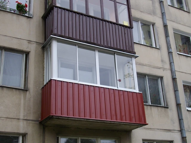 Balkonų stiklinimas rėmine ir berėme sistema