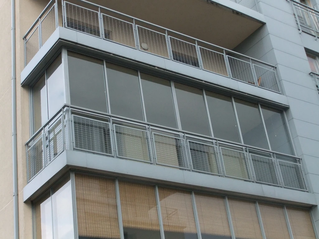 Balkonų stiklinimas berėme slankiojančia aliuminio konstrukcija