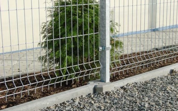 Tinklinė tvora su pamatu - vejos bordiūru