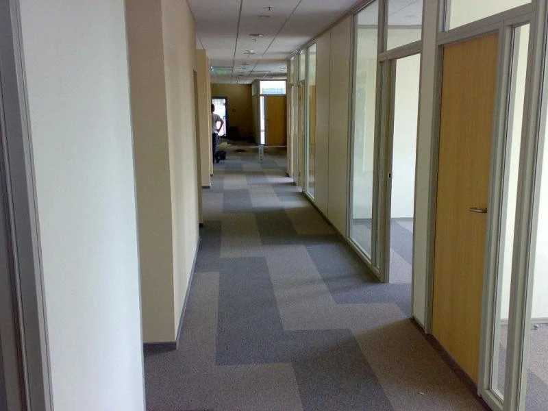 Kiliminė danga montuojama atskiromis plytelėmis