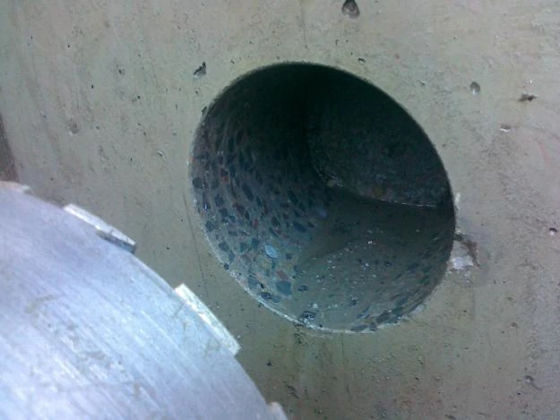 Skylių gręžimas betone, gelžbetonyje