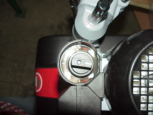 Padavimo – prispaudimo mechanizmas HOLZMANN SF 444N-8 Padavimo – prispaudimo mechanizmas HOLZMANN SF 444N-8