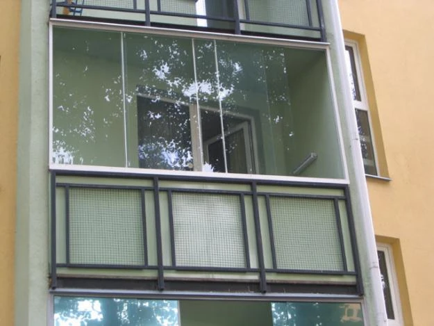 Balkonų stiklinimo sistemos