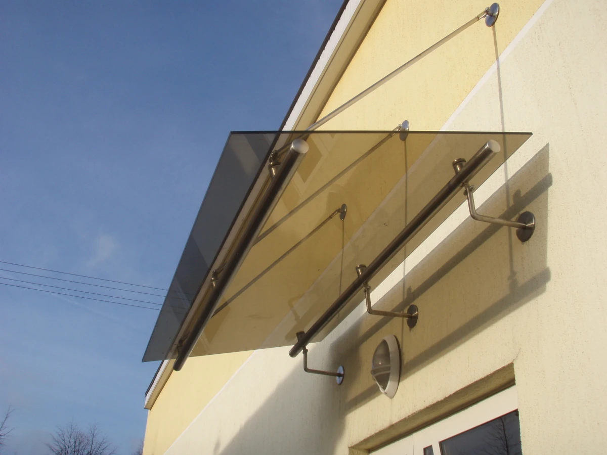 Laiptai, turėklai, vartai, stogeliai ir kiti metalo gaminiai Laiptai, turėklai, vartai, stogeliai ir kiti metalo gaminiai