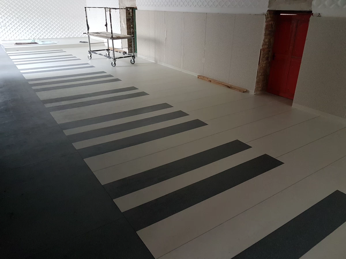 Grindų įrengimas PVC, LVT, vinilinės grindys, kilimai