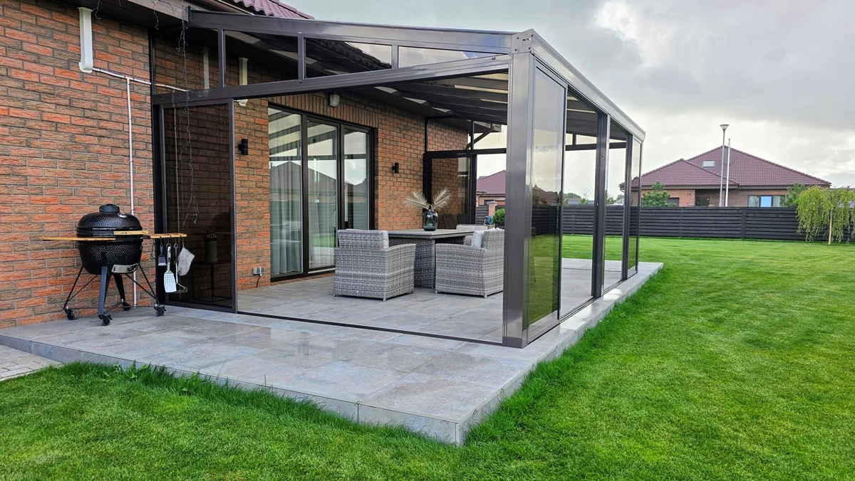 Montis terasos, stoginės ir verandos