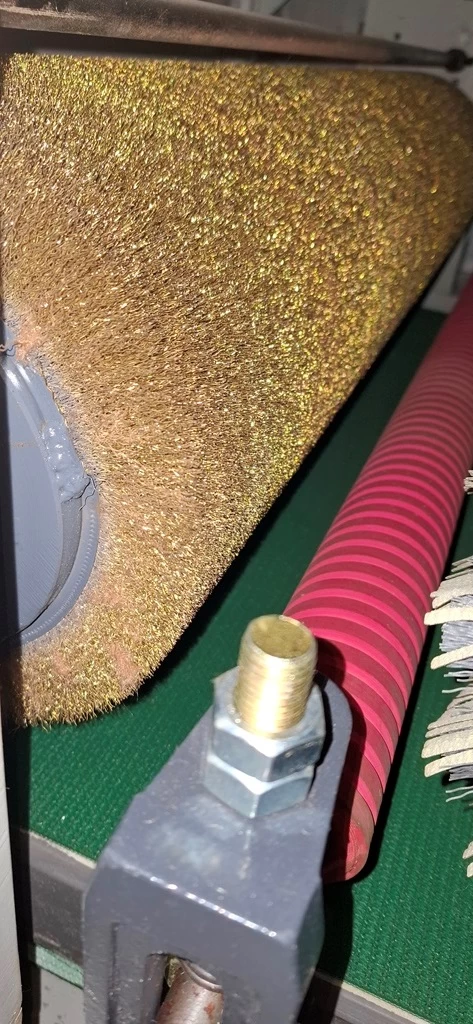 Šepetinės šlifavimo staklės WOODLAND MACHINERY su metaliniu šepečiu (naujos)