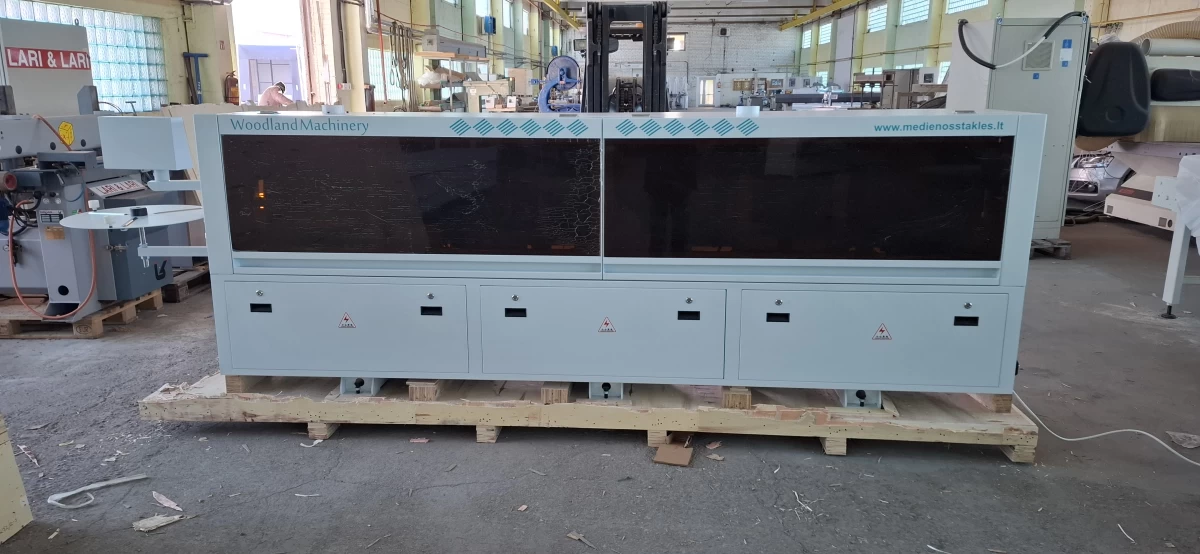Kraštų užklijavimo staklės WOODLAND MACHINERY (su lankstų gręžimo funkcija)  (naujos)