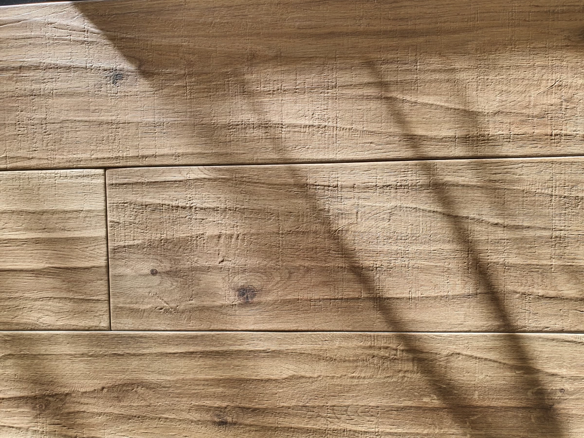 Medžio imitacijos plytelės