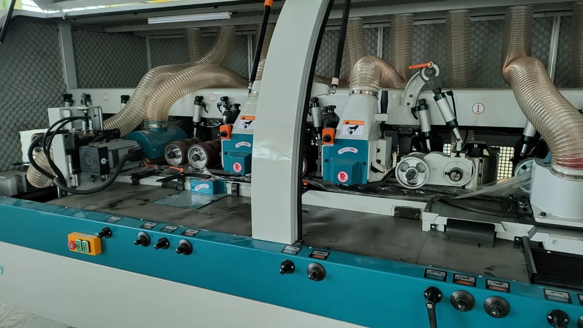 Keturpusio obliavimo staklės  WOODLAND MACHINERY su šlifavimo funkcija  (naujos)