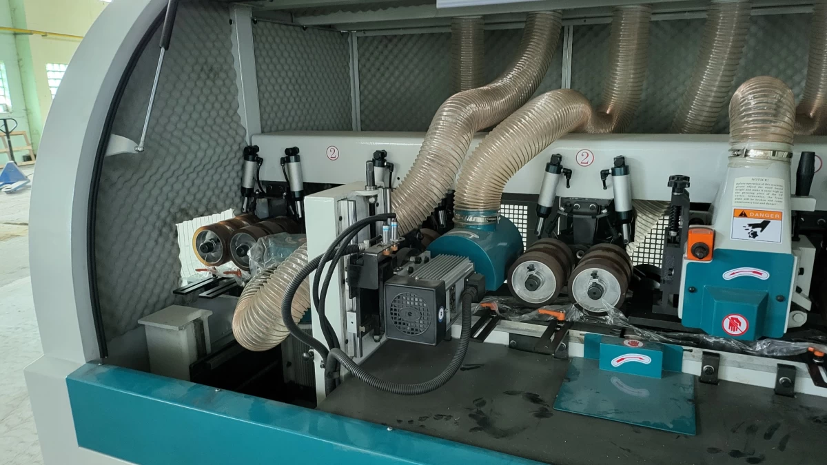 Keturpusio obliavimo staklės  WOODLAND MACHINERY su šlifavimo funkcija  (naujos)