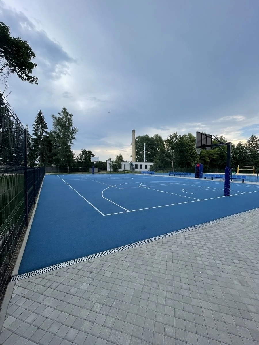 Sportinės ir vaikų žaidimų aikštelių guminės dangos