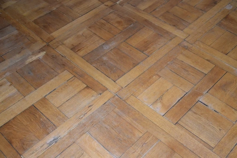 Medinių grindų restauravimas