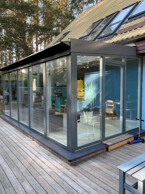 Aliuminio stumdomos terasos durys – panoraminiai sprendimai