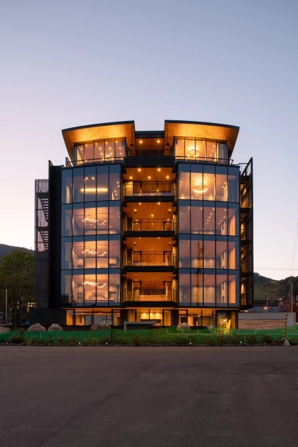 Aliuminio fasadų sistemos komerciniams ir gyvenamiesiems pastatams