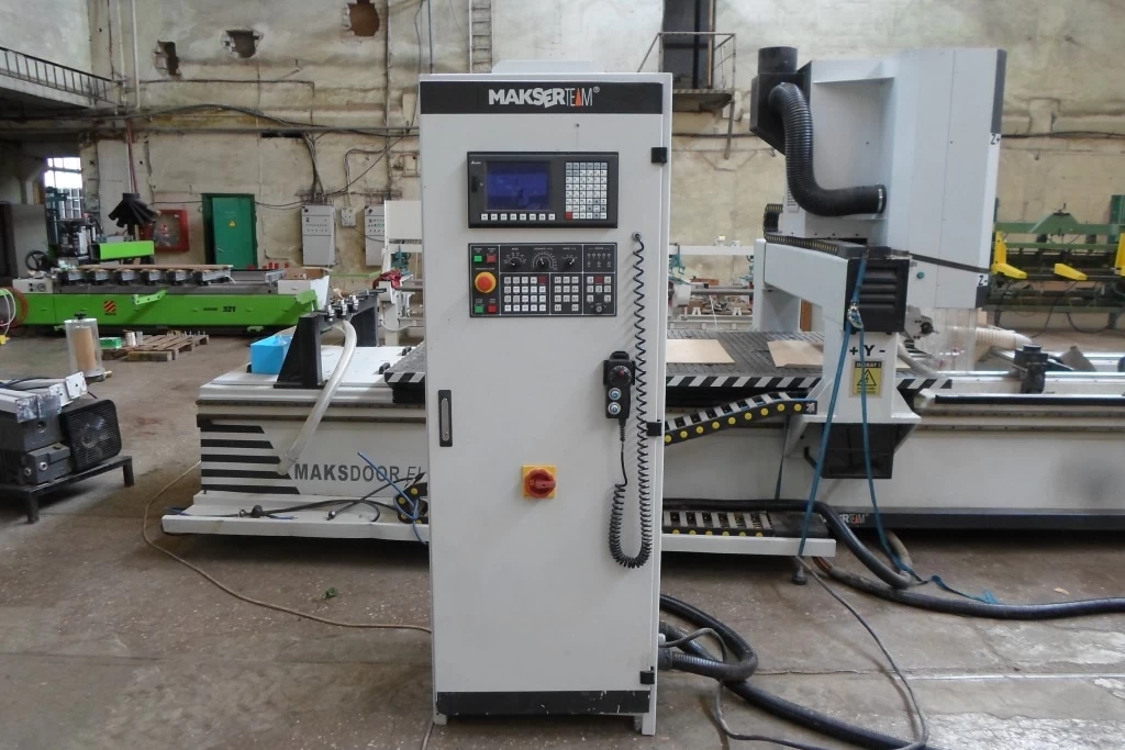 21-70-8057 MAKSER TEAM CNC centras (naudotas)