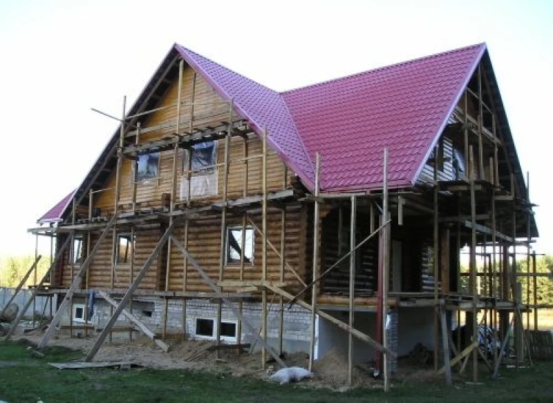 Rąstiniai namai iš apvalių 25cm storio rąstų