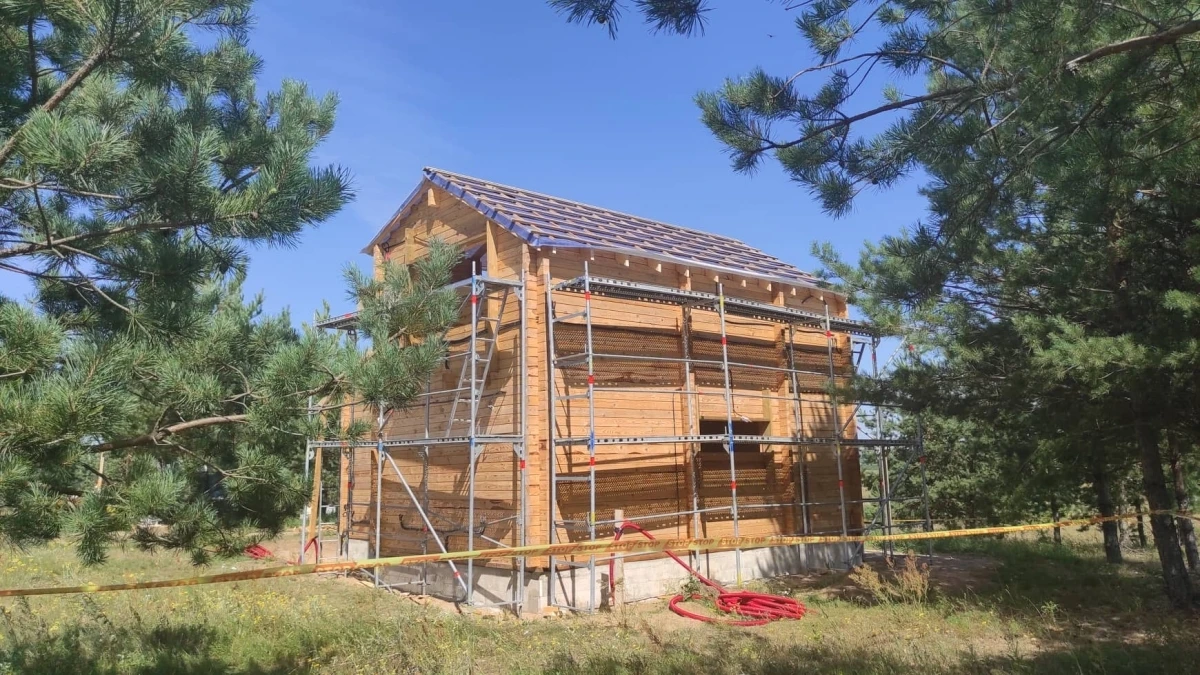 Rąstinių namų statyba su apdaila