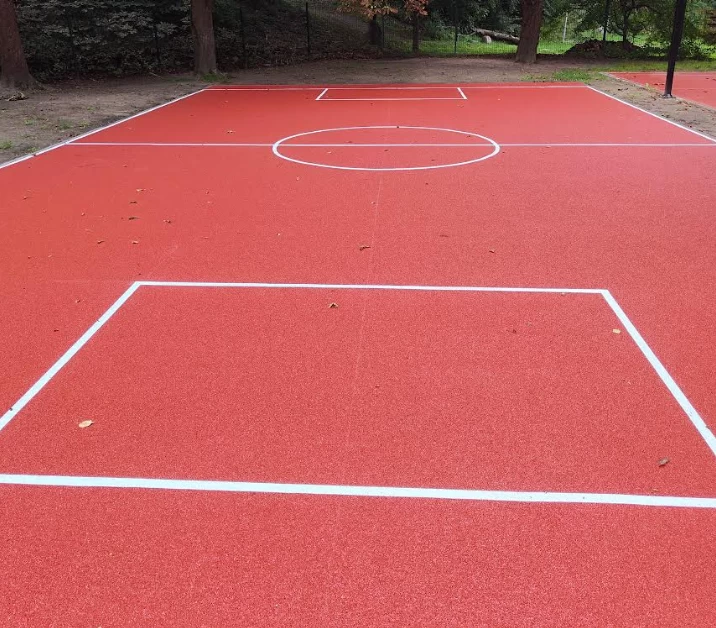 Sporto ir vaikų žaidimų aikštelių dangos