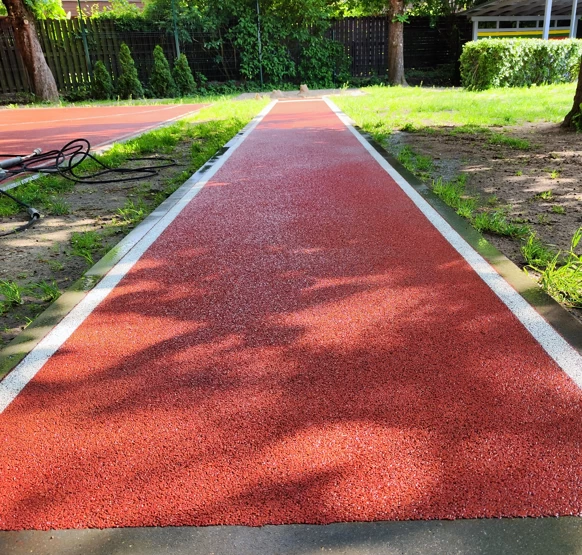 Sporto ir vaikų žaidimų aikštelių dangos