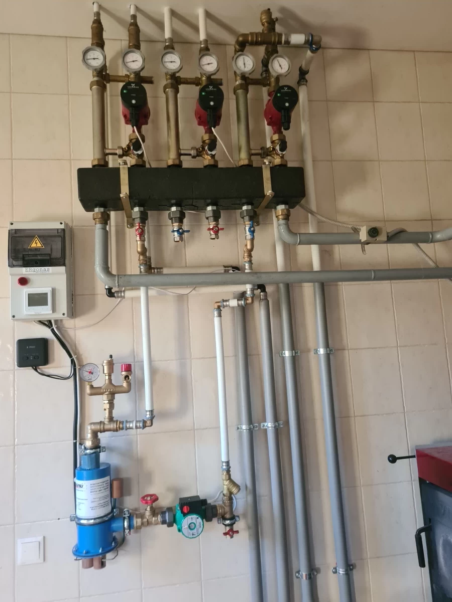 Elektrodinė (joninė) katilinė šildo per akumuliacinę talpą