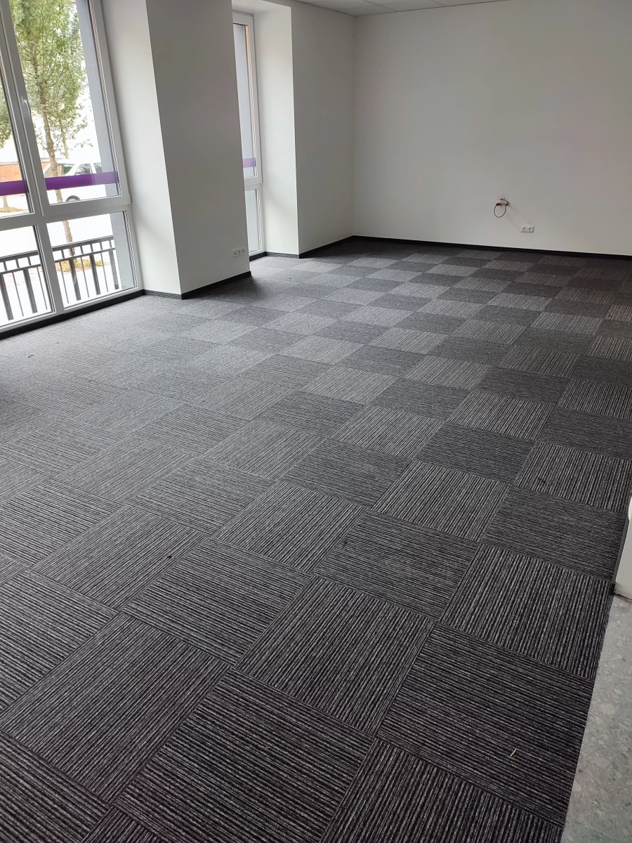 Grindų įrengimas PVC, LVT, vinilinės grindys, kilimai