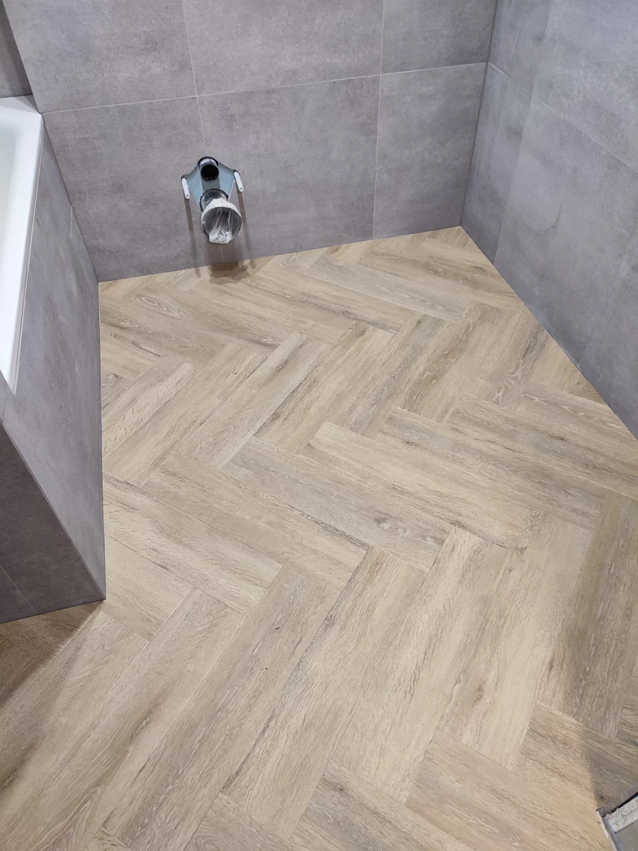 Grindų įrengimas PVC, LVT, vinilinės grindys, kilimai
