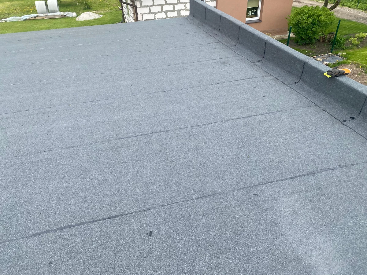 Plokščių stogų dengimas bitumine danga