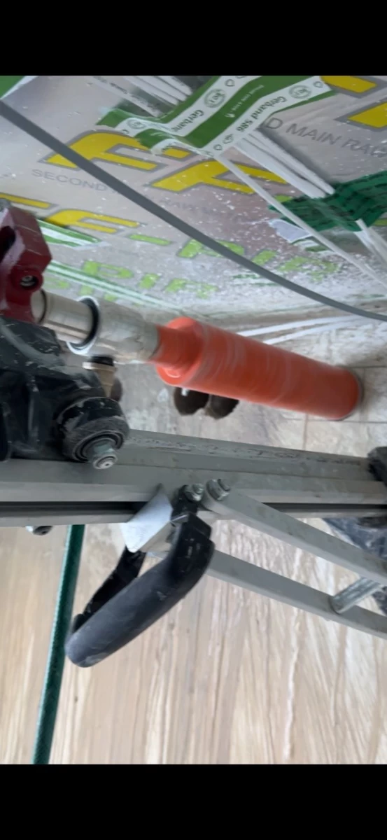 Skylių gręžimas mūre, betone, akmenyje, gelžbetonį ir kt.