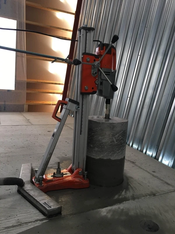 Skylių gręžimas betone
