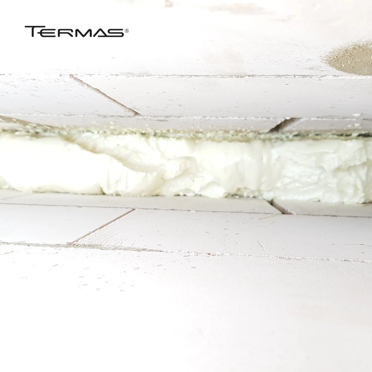 Oro tarpo šiltinimas injektuojamu poliuretanu