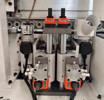 20-09-509 Kraštų užklijavimo staklės WOODLAND MACHINERY (su lankstų gręžimo funkcija)  (naujos)