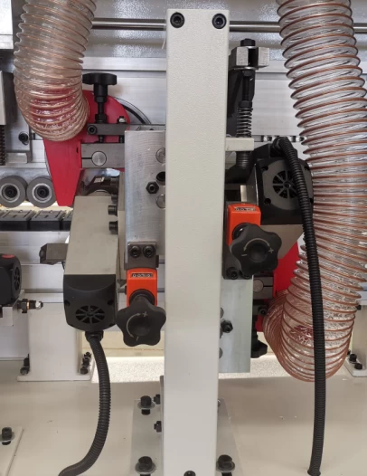 20-09-509 Kraštų užklijavimo staklės WOODLAND MACHINERY (su lankstų gręžimo funkcija)  (naujos)