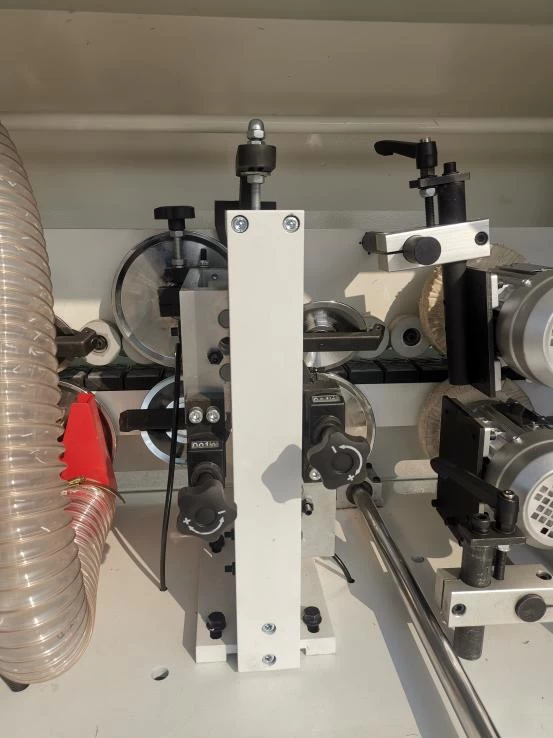 20-09-509 Kraštų užklijavimo staklės WOODLAND MACHINERY (su lankstų gręžimo funkcija)  (naujos)