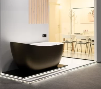 Laisvai pastatoma Xonyx™ lieto akmens vonia Balteco GAIA 174x78x77/62 cm, juodai dažyta išore