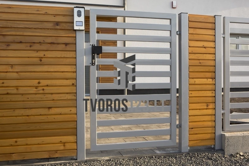 Horizontalios metalinės tvoros