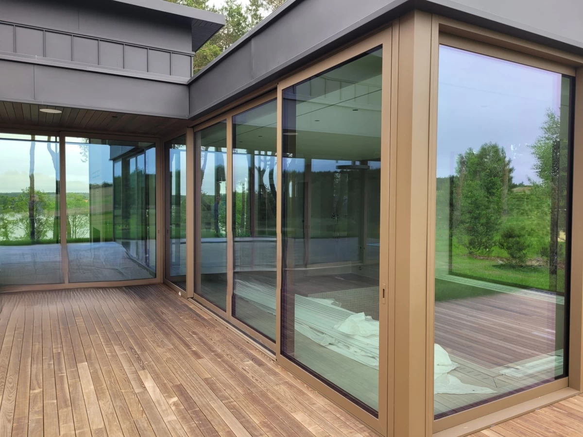 Stumdomi aliuminio langai ir durys terasai – Reynaers MasterPatio, Hi-Finity
