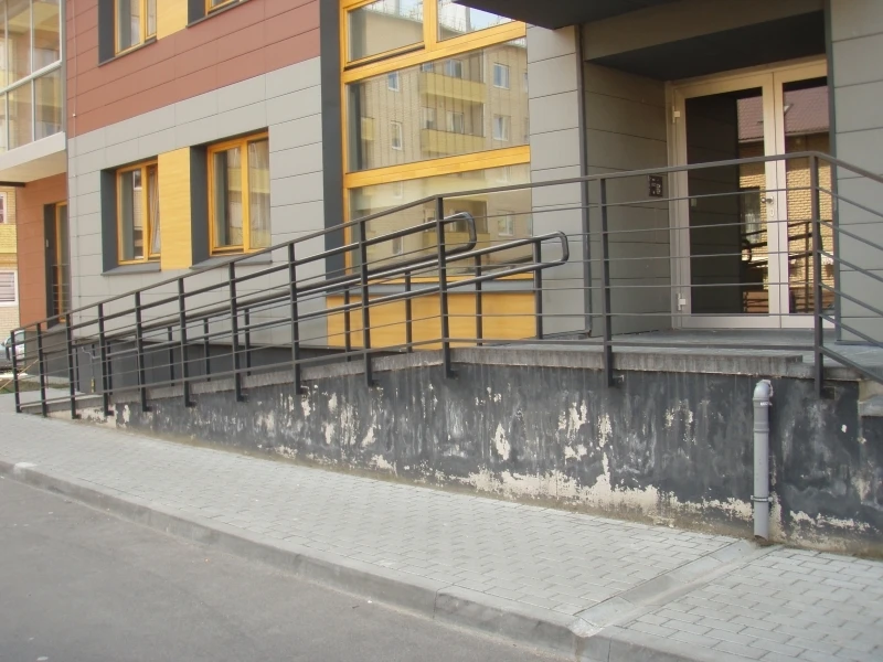 Metaliniai laiptų ir balkonų turėklai