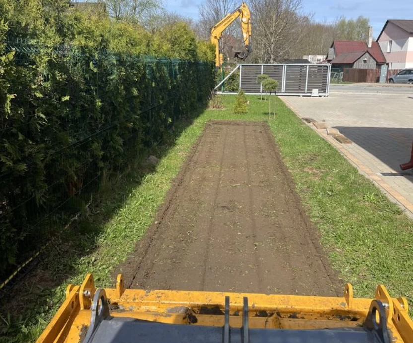 Landskaping - maintenance of yards and other territories Landskaping - maintenance of yards and other territories