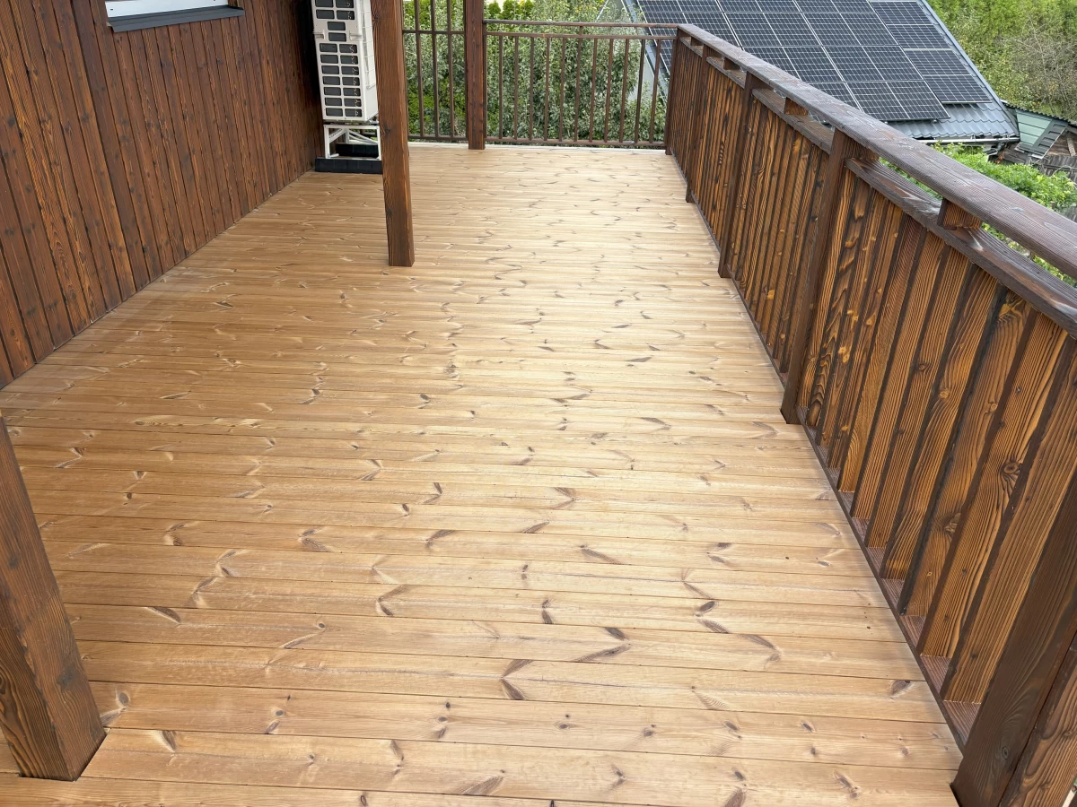 Termo medienos terasa balkone